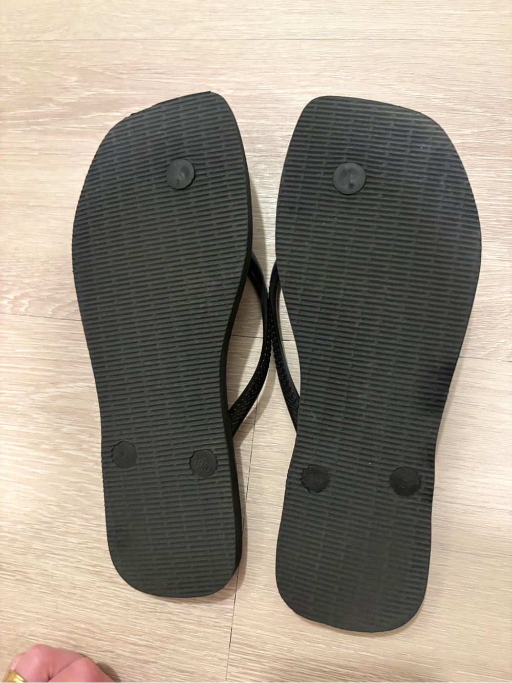Havaianas Slim Square-Toe Black Flip Flops - Picture 3 of 3